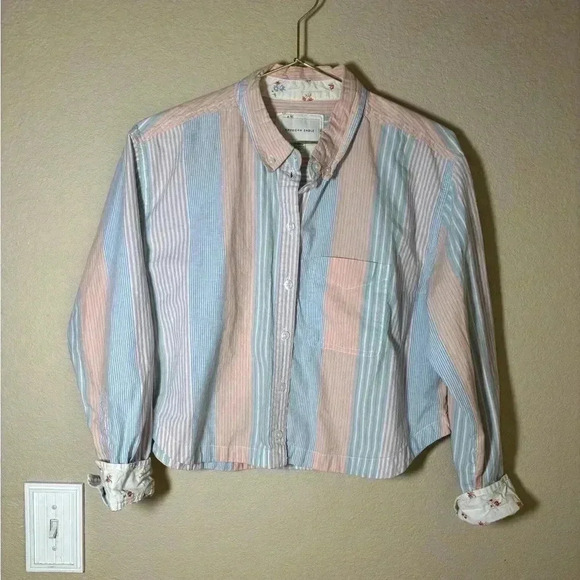 America Eagle cropped button down striped top size XS in excellent condition - Picture 1 of 9